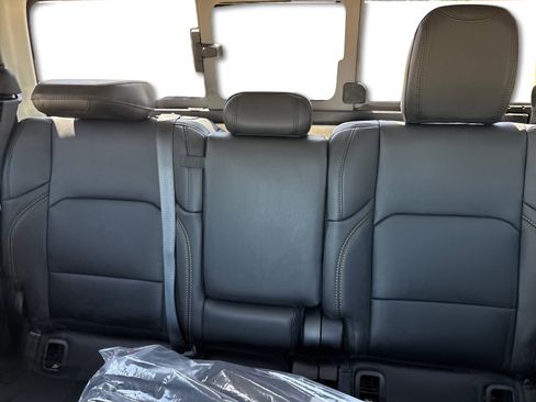 Used 2025 Jeep Gladiator Sport w/ Premium Package image 25