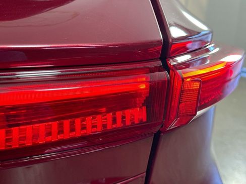 Used 2021 Toyota Venza Limited image 33