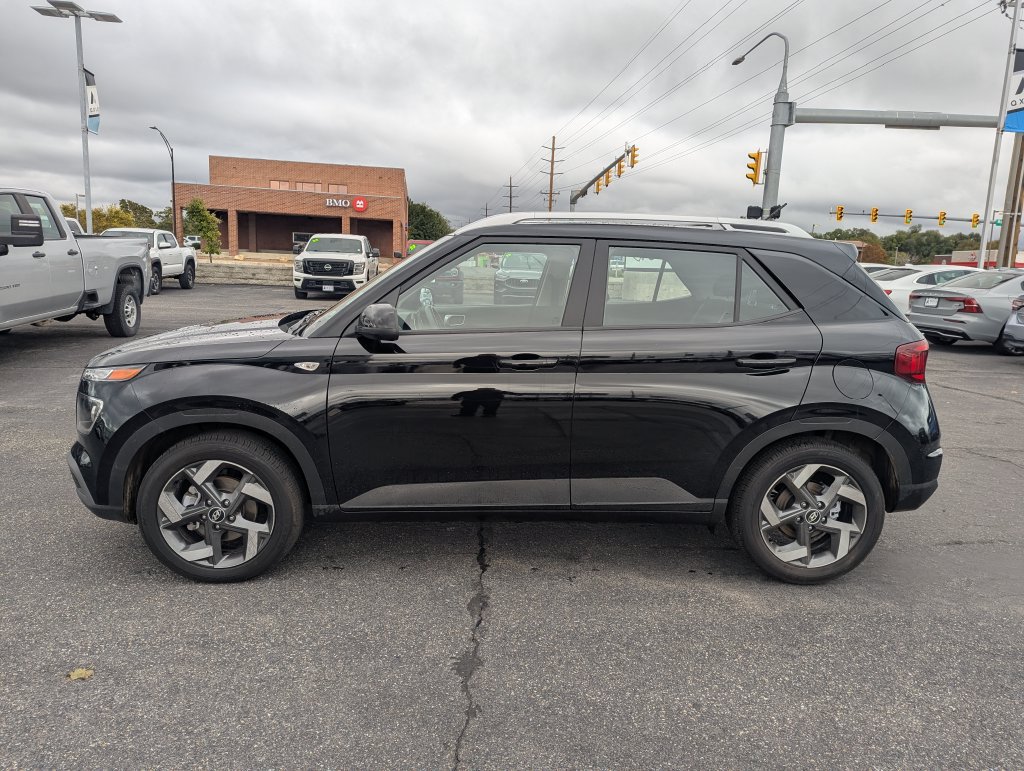 Used 2026 Hyundai Venue SEL FWD image 9