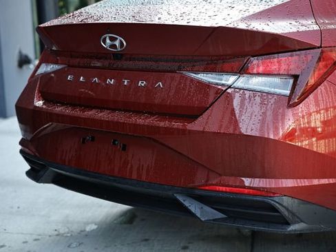 Used 2023 Hyundai Elantra SEL w/ Preferred Accessory Package image 8