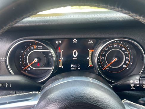 Used 2019 Jeep Wrangler Unlimited Sahara AWD/4WD image 14