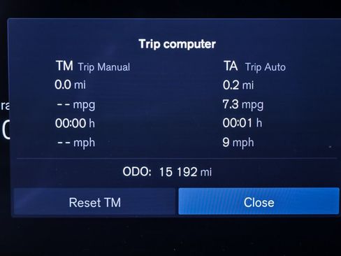 Certified 2025 Volvo XC40 B5 Plus AWD/4WD image 13