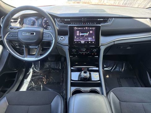 Used 2025 Jeep Grand Cherokee Altitude AWD/4WD image 14