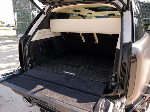 Used 2024 Land Rover Range Rover Autobiography image 52