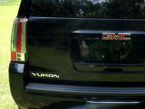 Used 2017 GMC Yukon SLT image 39