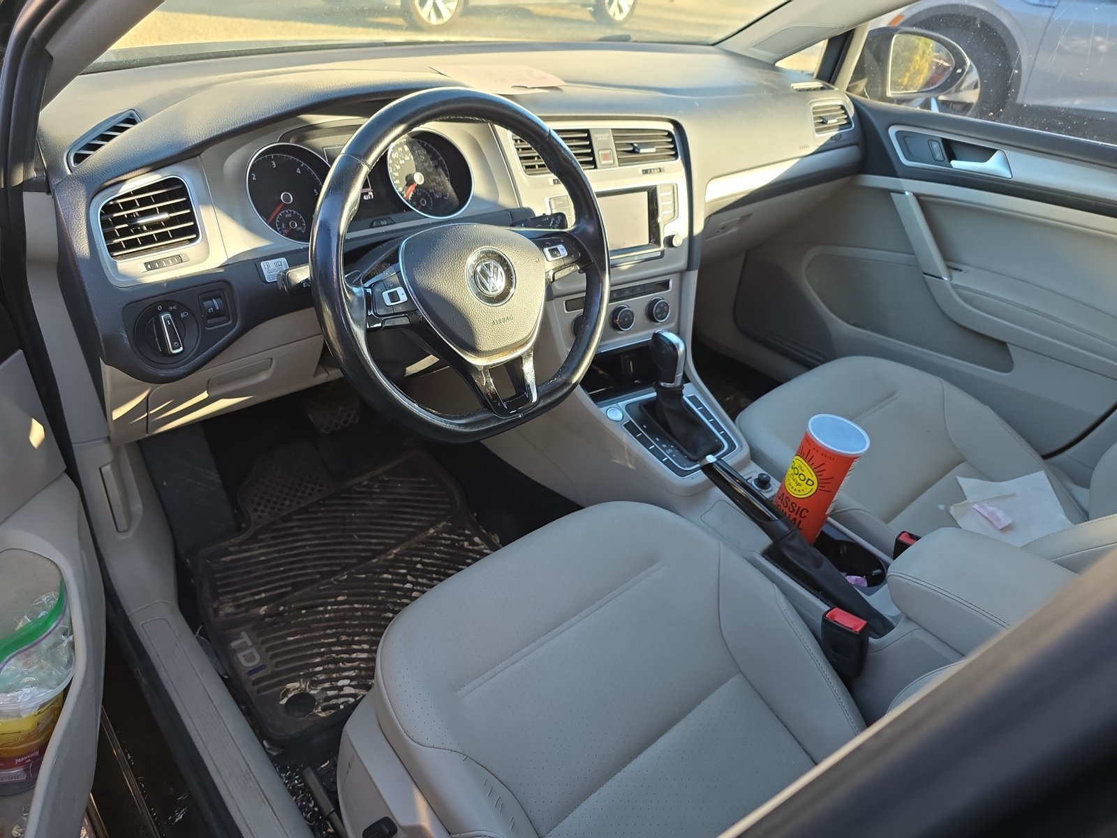 Used 2015 Volkswagen Golf TDI S FWD image 2