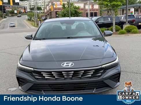 Used 2024 Hyundai Elantra SEL w/ Convenience Package FWD image 3