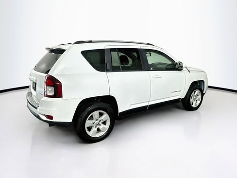 Used 2017 Jeep Compass Latitude FWD image 10