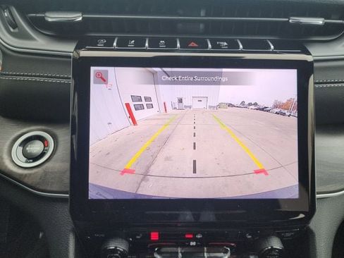 New 2025 Jeep Grand Cherokee Limited w/ Black Appearance Package image 4