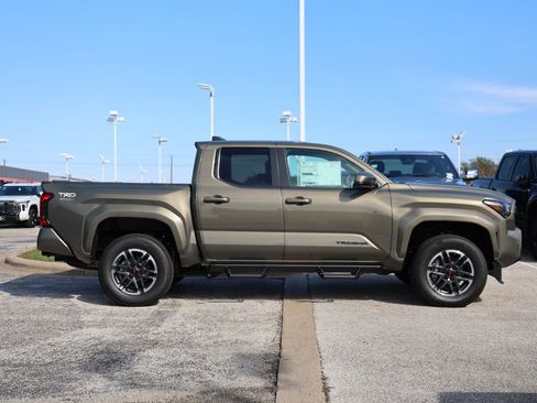 New 2025 Toyota Tacoma TRD Sport image 5