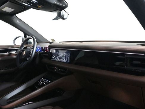 Certified 2025 Porsche Macan Electric RWD image 17