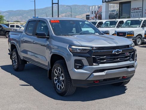 Used 2025 Chevrolet Colorado Z71 w/ Technology Package AWD/4WD image 8