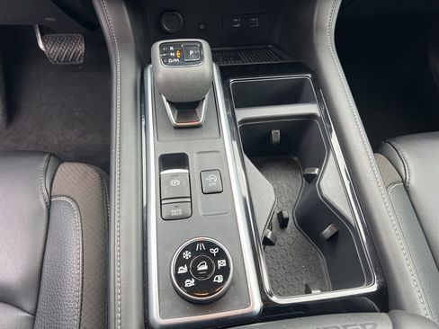 Used 2024 Nissan Pathfinder SL image 19