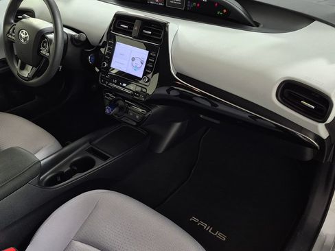 Used 2022 Toyota Prius LE FWD image 28