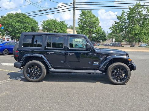Used 2023 Jeep Wrangler Unlimited Sahara w/ Cold Weather Group AWD/4WD image 8