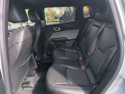 Used 2025 Jeep Compass Latitude image 16