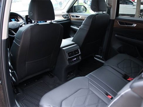 Certified 2025 Volkswagen Atlas SE image 35