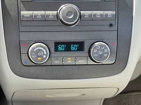 Used 2010 Buick Lucerne CXL FWD image 16