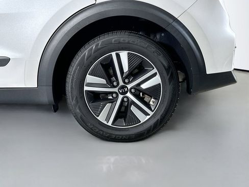 Used 2020 Kia Niro EX image 31