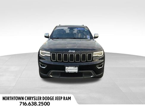 Used 2017 Jeep Grand Cherokee Limited w/ Luxury Group II image 2