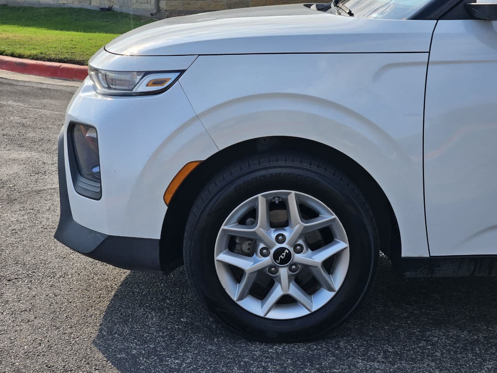 Used 2022 Kia Soul LX w/ Technology Package FWD image 8