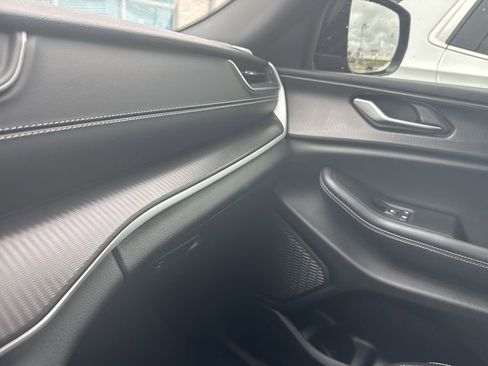 Used 2024 Jeep Grand Cherokee Altitude image 17