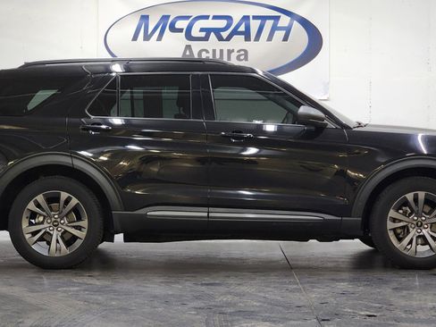 Used 2021 Ford Explorer XLT w/ XLT Sport Appearance Package AWD/4WD image 3