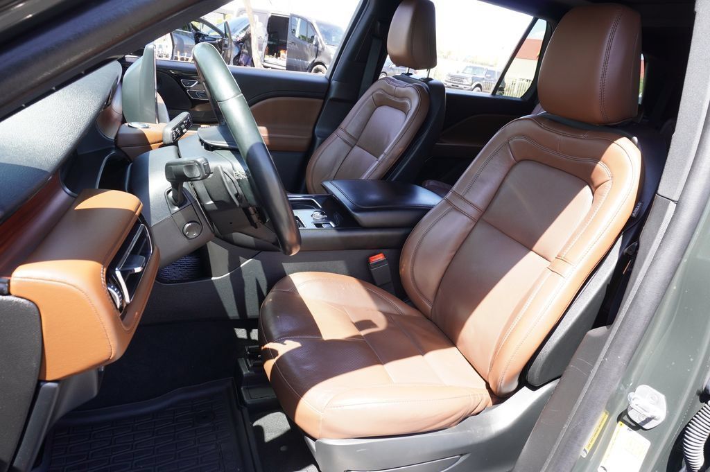 Used 2023 Lincoln Aviator Reserve w/ Equipment Group 201A RWD image 16