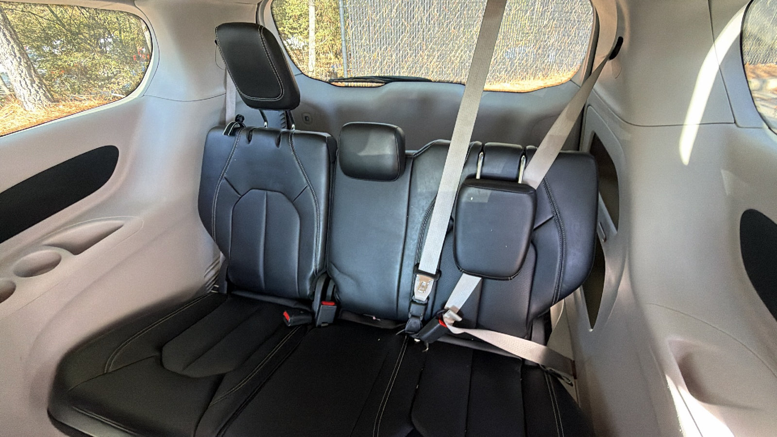Used 2024 Chrysler Pacifica Touring-L FWD image 20