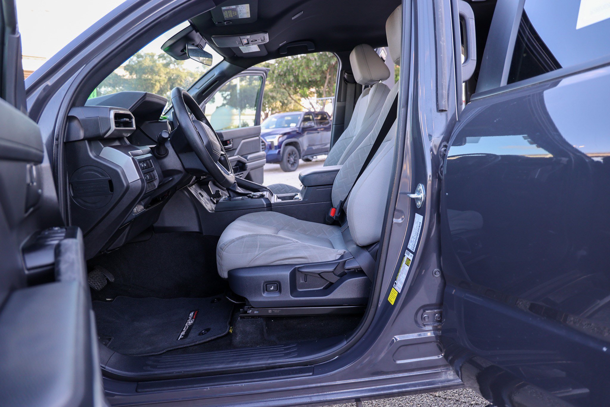 Certified 2025 Toyota Tacoma SR5 AWD/4WD image 31