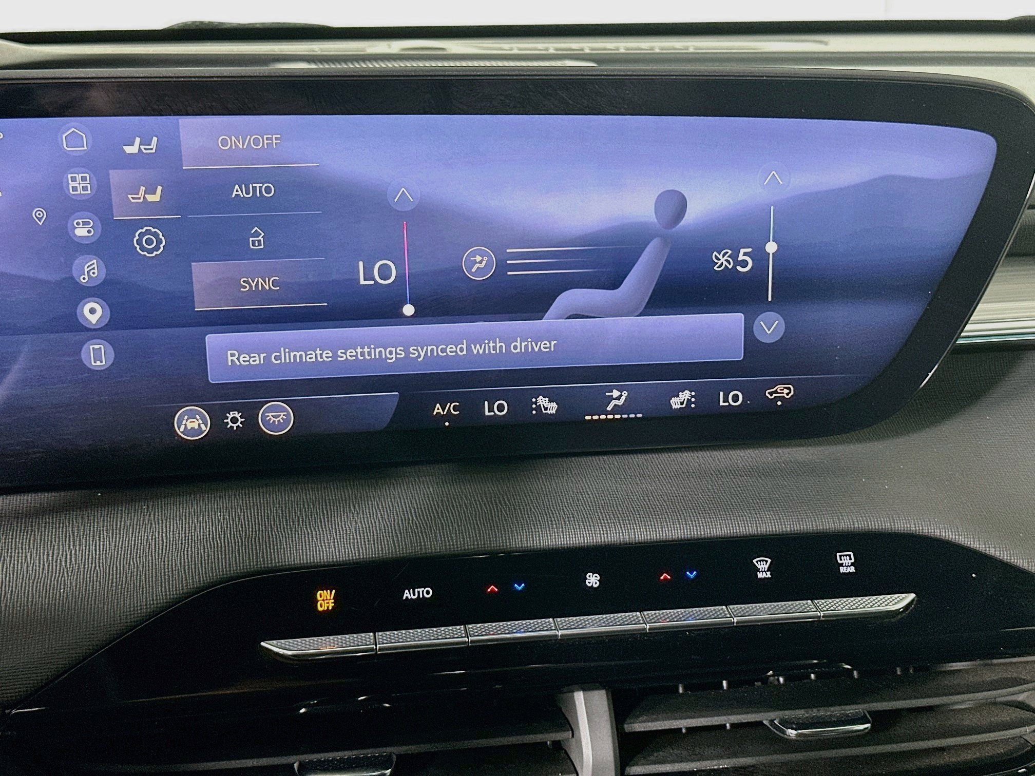 Used 2025 Buick Enclave Preferred FWD image 24