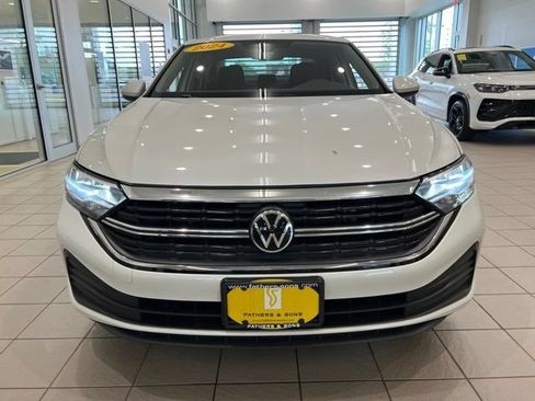 Used 2024 Volkswagen Jetta SE FWD image 2