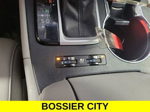Used 2019 Toyota Highlander Limited Platinum FWD image 36