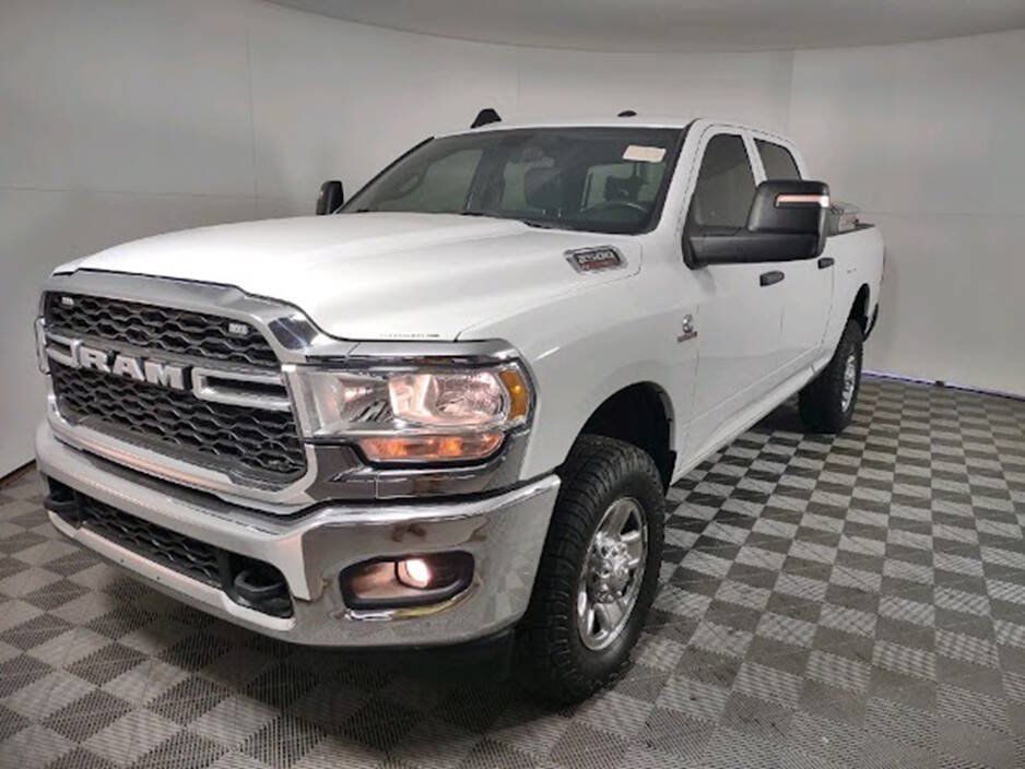 Used 2023 RAM 2500 Tradesman w/ Chrome Appearance Group AWD/4WD image 5