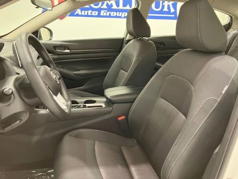 Used 2025 Nissan Altima 2.5 SV FWD image 27