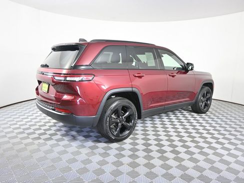 Used 2023 Jeep Grand Cherokee Altitude AWD/4WD image 6