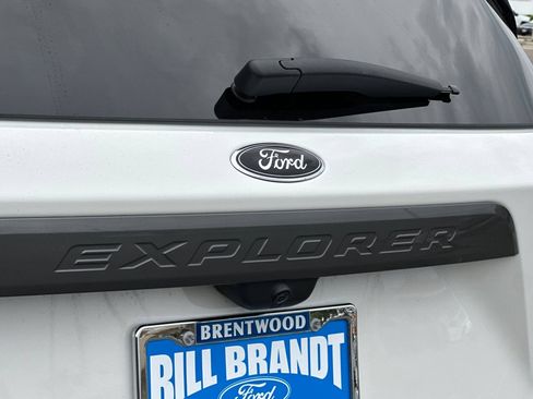 Used 2023 Ford Explorer XLT w/ Equipment Group 202A AWD/4WD image 26