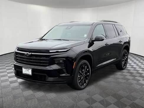 Used 2025 Chevrolet Traverse LT w/ Midnight/Sport Edition image 3