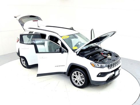 Used 2022 Jeep Compass Latitude image 24