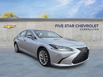 Used 2022 Lexus ES 300h Ultra Luxury w/ Accessory Package 2