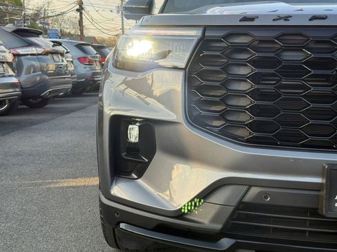 Used 2025 Ford Explorer ST-Line w/ ST-Line Street Pack image 4