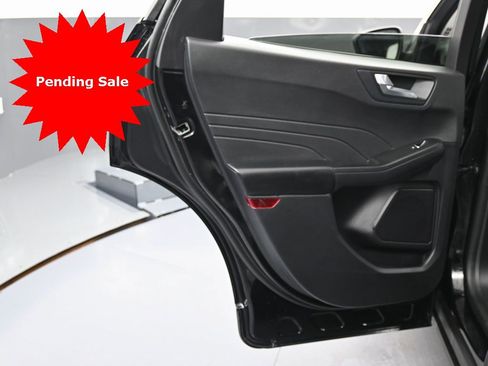 Used 2022 Ford Escape Titanium image 40