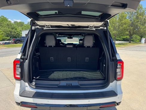 Used 2022 Ford Expedition Limited RWD image 16