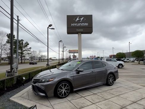 Used 2021 Toyota Camry SE image 7