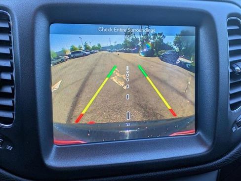 Used 2018 Jeep Compass Trailhawk w/ Navigation Group AWD/4WD image 14