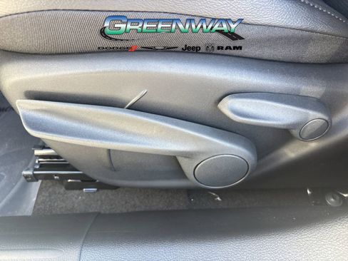 New 2026 Jeep Compass Latitude image 18