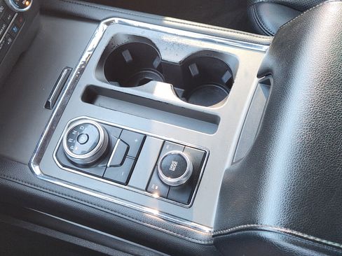 Used 2021 Ford Expedition Max XLT image 20