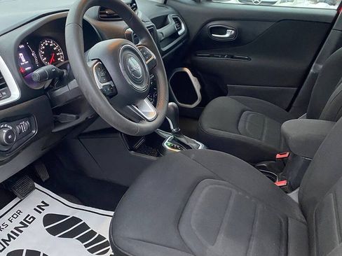Used 2019 Jeep Renegade Latitude FWD image 15