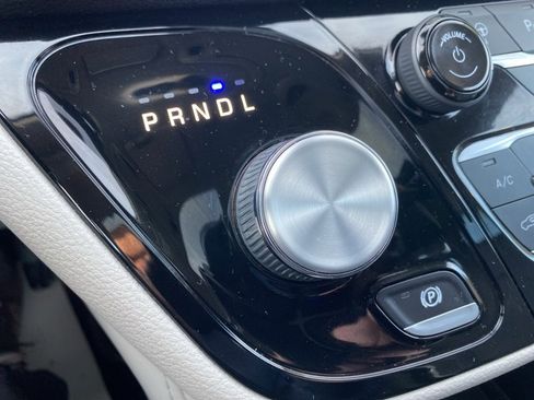 Used 2022 Chrysler Pacifica Limited image 38