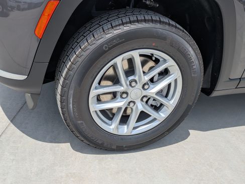 New 2026 Jeep Grand Cherokee L Laredo RWD image 9